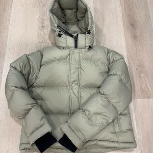 Aritzia Super Puff Shorty